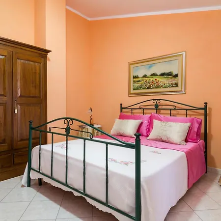 فندق مبيت وإفطار Casa Titti 3*
