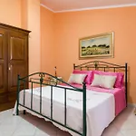 לינה וארוחת בוקר Casa Titti 3*