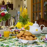לינה וארוחת בוקר Casa Titti 3*